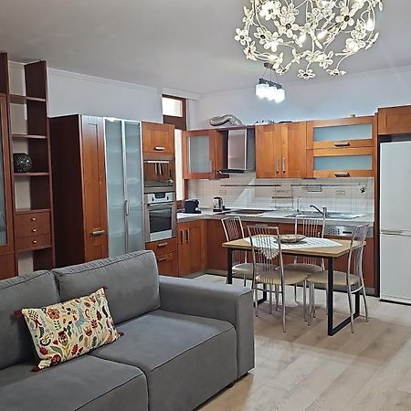 Spacious Modern Apartment In Prime Tirana Location Eksteriør bilde